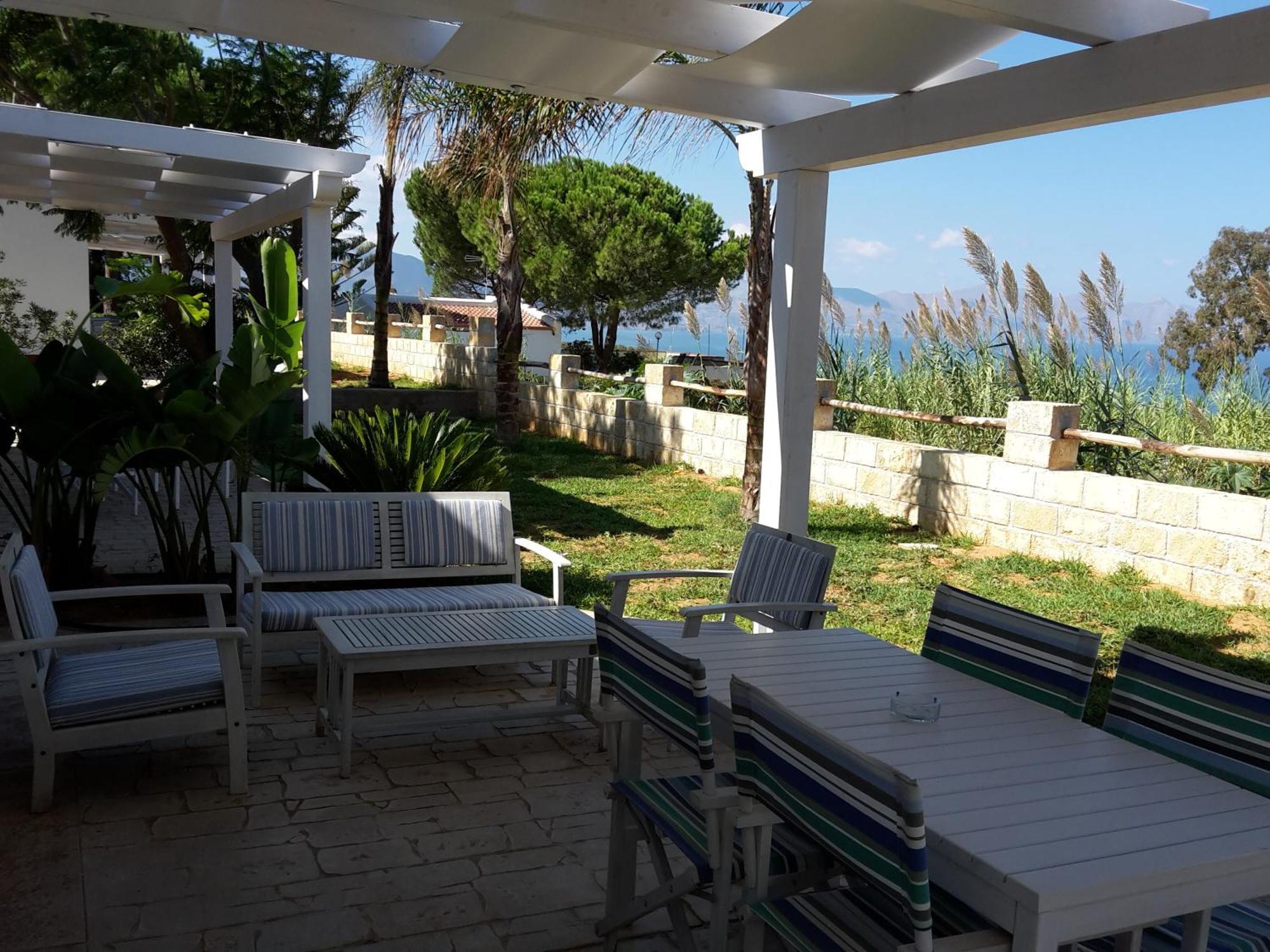 Appartamento con 2 Camere da Letto e Vista Mare